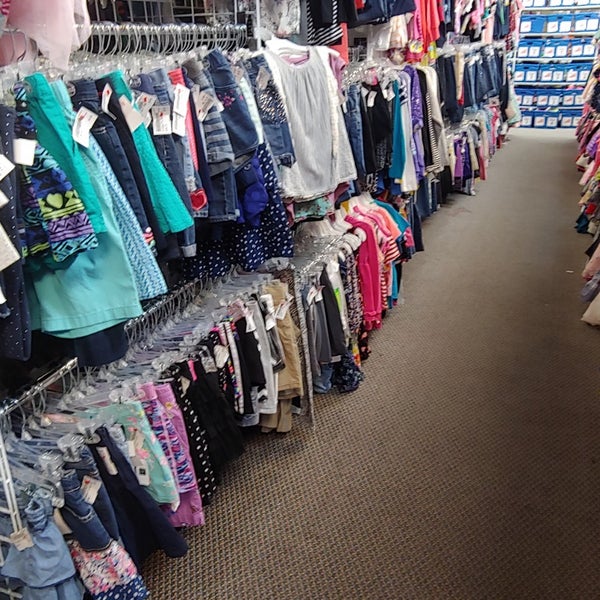 Fotos en Once Upon A Child - Tienda de ropa
