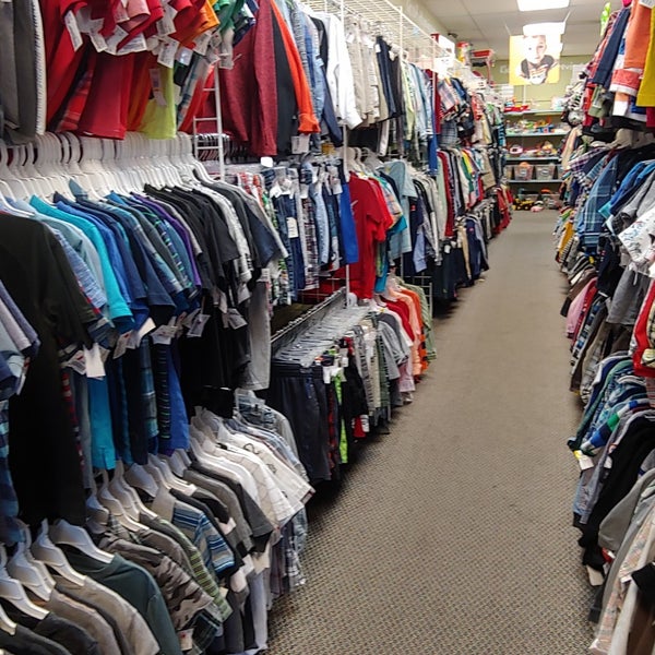 Fotos en Once Upon A Child - Tienda de ropa