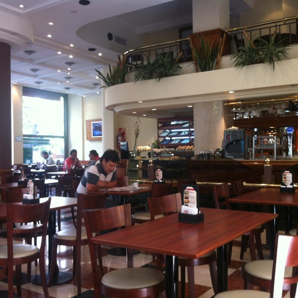 Foto diambil di Alameda Restaurante oleh Rodolfo A. pada 2/25/2013