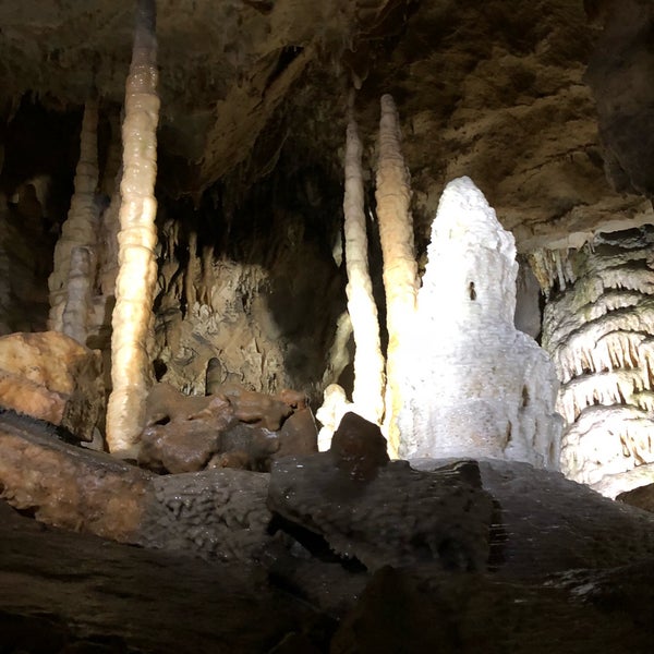 Photo taken at Le Domaine des Grottes de Han / Het Domein van de Grotten van Han by Anja v. on 9/27/2018