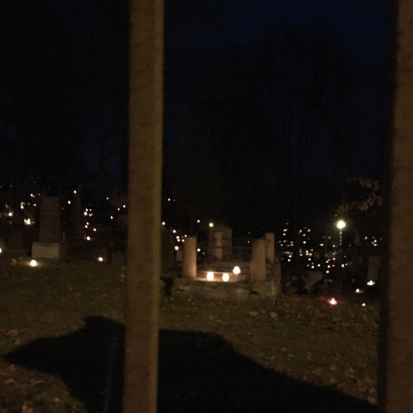 Foto tirada no(a) Rasų kapinės | Rasos cemetery por Tomas D. em 11/1/2015