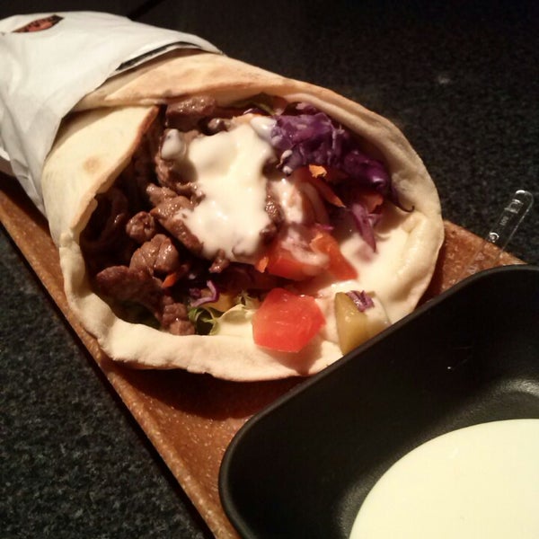 8/28/2013にLeandro A.がMamut Kebab &amp; Shawarmaで撮った写真