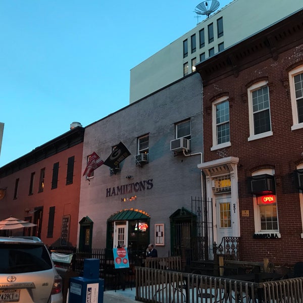 Photo prise au Hamilton&#39;s Bar &amp; Grill par ᴡ G. le10/31/2018