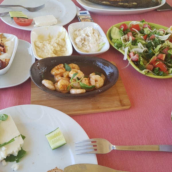 Снимок сделан в Rıhtım Restaurant пользователем Fufu 🐝🐝🐝 4/28/2018
