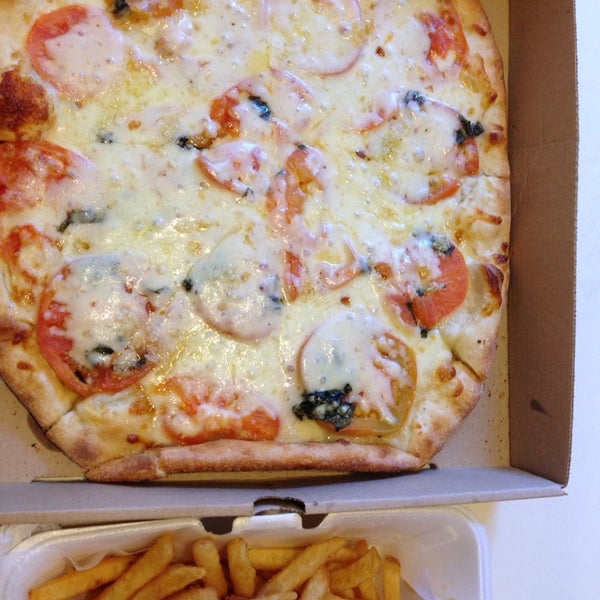 Италиан пицца фургон. Реклама италиан пицца. Италиан пицца Шадринск телефон. Поло пицца фото красивое на доске. Италиан пицца березовский