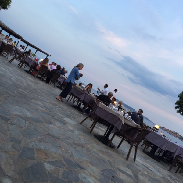 Foto diambil di Labros Restaurant oleh Στάθης Κ. Σ. pada 6/19/2021