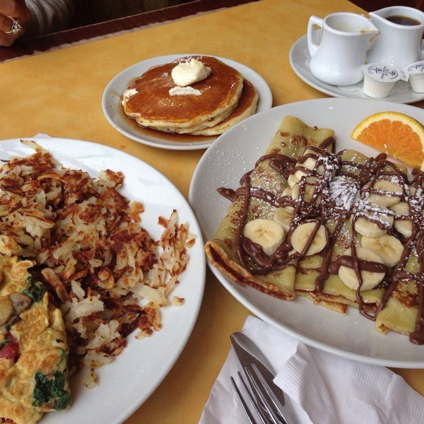 Foto tomada en Eggsperience Breakfast &amp; Lunch - Park Ridge  por ..öz.. el 9/12/2014