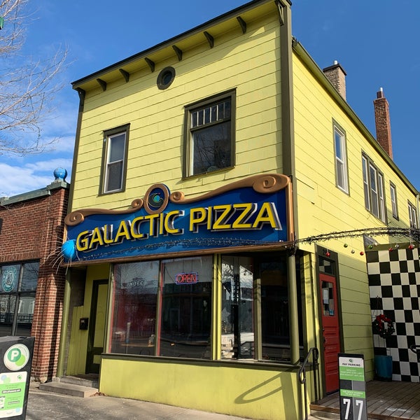 12/24/2018 tarihinde Mark C.ziyaretçi tarafından Galactic Pizza'de çekilen fotoğraf
