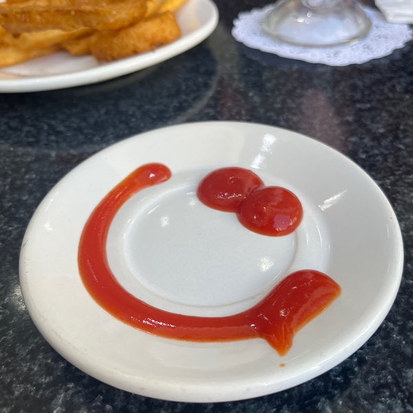 Photo taken at Johnny Rockets by Anea Z. on 2/4/2024