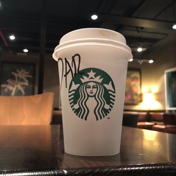 Foto diambil di Starbucks (ستاربكس) oleh Badar A. pada 3/26/2018