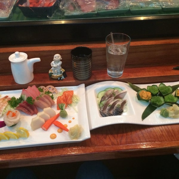 3/28/2014 tarihinde Chrissy C.ziyaretçi tarafından Ichiban Sushi House'de çekilen fotoğraf
