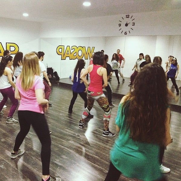Das Foto wurde bei WOSAP Escuela de baile von WOSAP am 5/11/2014 aufgenommen