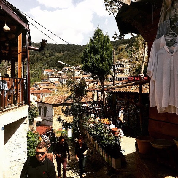 รูปภาพถ่ายที่ Hotel Şirince Evleri โดย Gülçin G. เมื่อ 4/26/2015