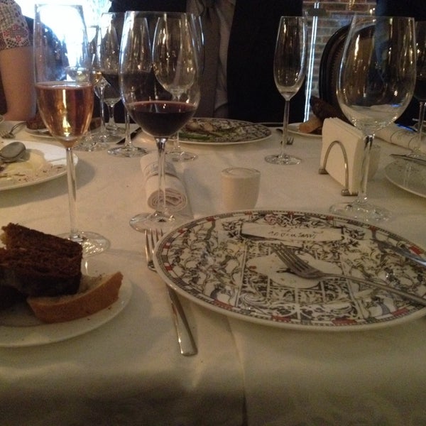 Das Foto wurde bei Le Restaurant von Marat T. am 3/13/2014 aufgenommen
