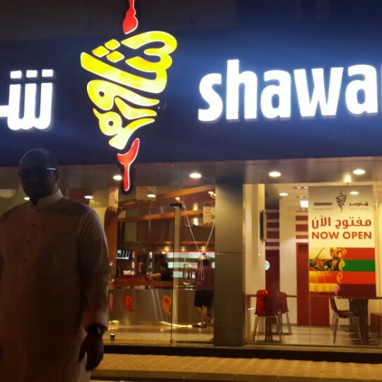 Photo taken at shawarmer / شاورمر by A7madqutub⚓️ on 2/14/2014
