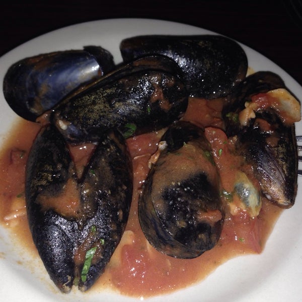 9/21/2014 tarihinde Ivone D.ziyaretçi tarafından Barcelona Tapas Restaurant - Saint Louis'de çekilen fotoğraf