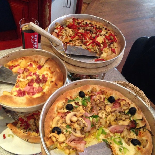 Foto scattata a Sam&#39;s Pizza Land da Alice il 5/1/2014