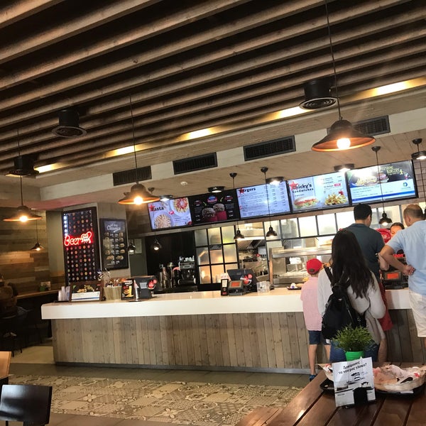 Photo taken at Goody&#39;s Burger House by Şenay A. on 6/5/2019