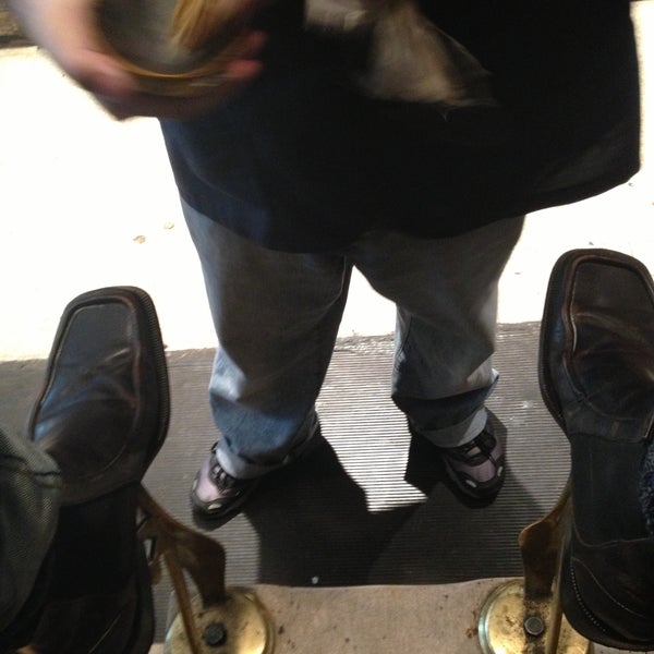 4/26/2013にScott H.がJim&#39;s Shoe Repairで撮った写真