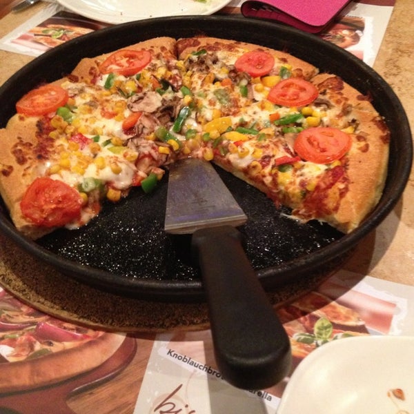 Das Foto wurde bei Pizza Hut von E .. am 3/29/2014 aufgenommen