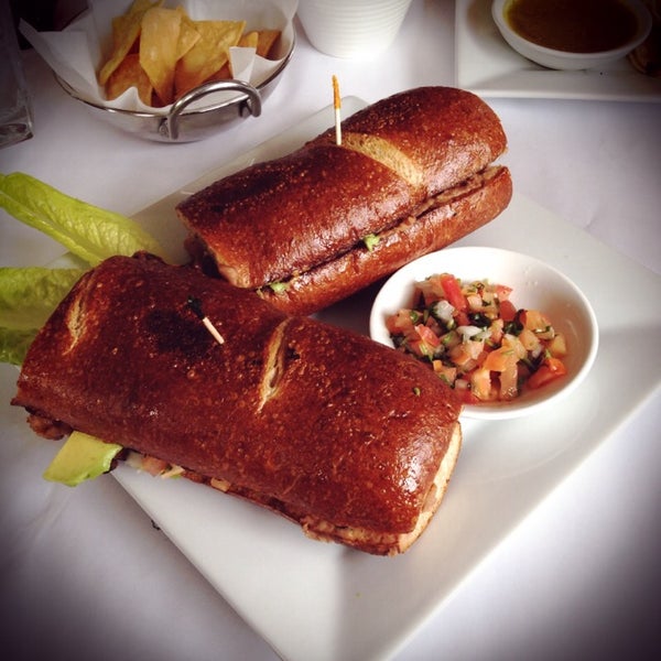 Das Foto wurde bei Cielito Lindo Mexican Gastronomy von Natalie am 12/6/2013 aufgenommen