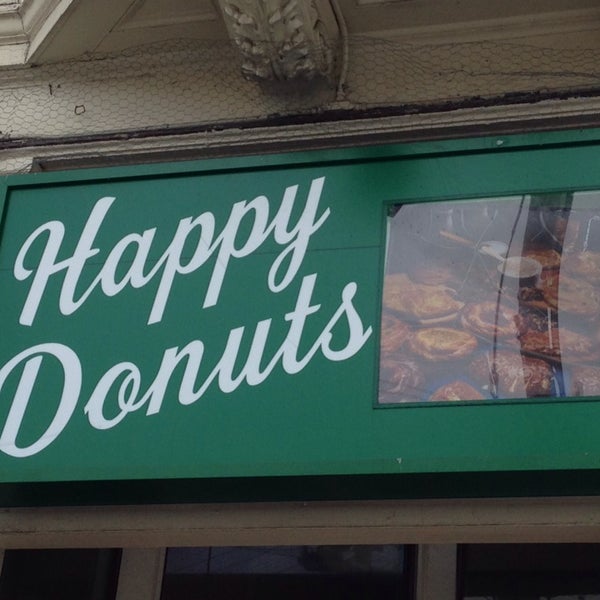 รูปภาพถ่ายที่ Happy Donuts โดย Sidney W. เมื่อ 5/19/2014