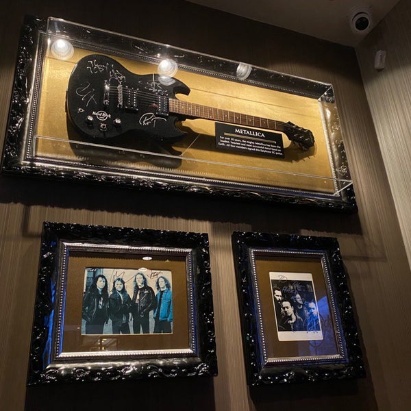 Das Foto wurde bei Hard Rock Cafe von Aleksey am 1/9/2022 aufgenommen
