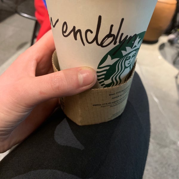 Foto scattata a Starbucks da 🌷Gwendoline🌷 il 2/25/2019
