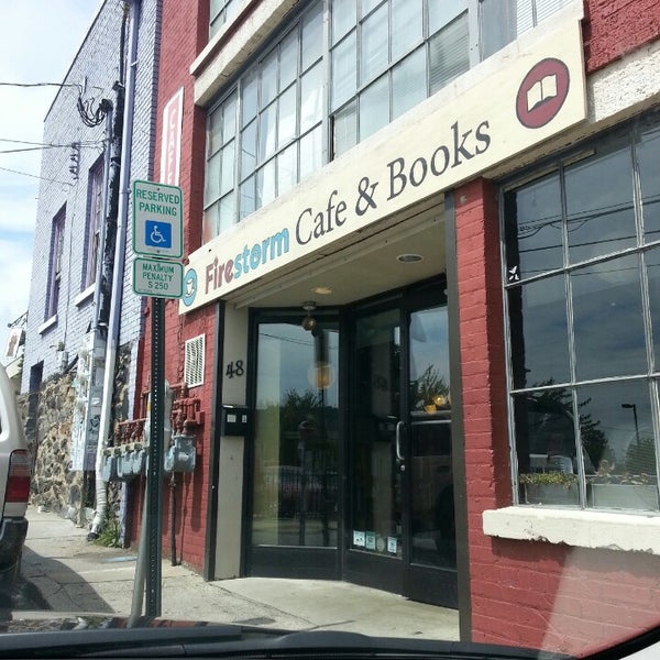 9/2/2013 tarihinde James G.ziyaretçi tarafından Firestorm Cafe &amp; Books'de çekilen fotoğraf
