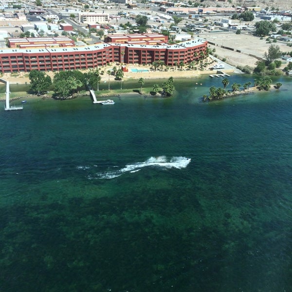 รูปภาพถ่ายที่ River Palms Resort Hotel &amp; Casino โดย Nemecio M. เมื่อ 6/12/2014