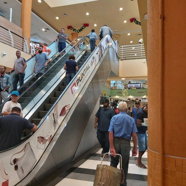 รูปภาพถ่ายที่ Shopping Campo Limpo โดย Fabio B. เมื่อ 1/3/2020