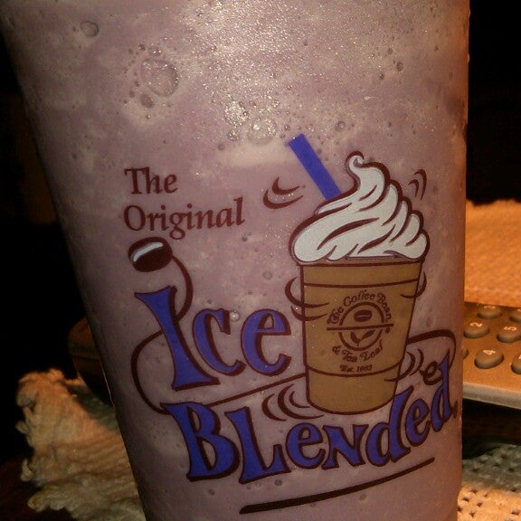 Photo taken at The Coffee Bean &amp; Tea Leaf by Red Z. on 3/5/2013