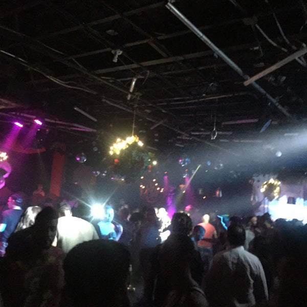 5/1/2016 tarihinde Jose T.ziyaretçi tarafından TRADE Nightclub'de çekilen fotoğraf