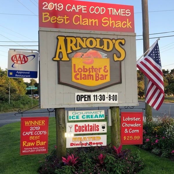 Foto diambil di Arnold&#39;s Lobster &amp; Clam Bar oleh Joe Z. pada 7/13/2019