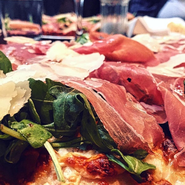Снимок сделан в Harry&#39;s Italian Pizza Bar пользователем Michelle G. 8/26/2016