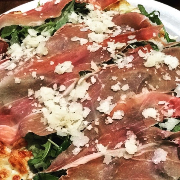 Снимок сделан в Harry&#39;s Italian Pizza Bar пользователем Michelle G. 11/3/2016