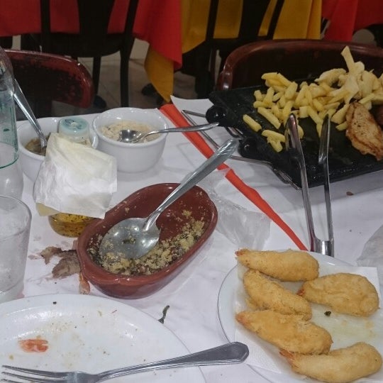 Foto diambil di Restaurante Porto do Sirigado oleh Allex L. pada 10/16/2014