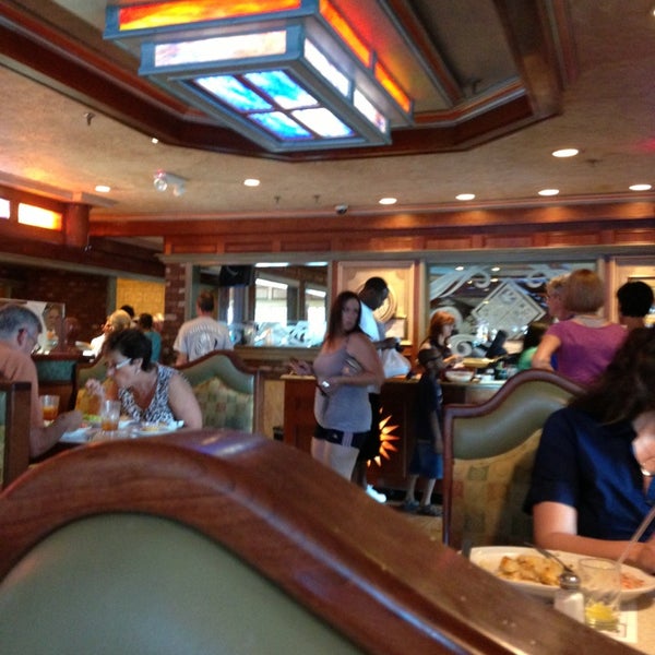 Das Foto wurde bei All Seasons Diner Restaurant von Meredith E. am 8/4/2013 aufgenommen
