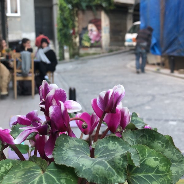 4/1/2019 tarihinde Emral Ş.ziyaretçi tarafından Vanilla Cafe Balat'de çekilen fotoğraf