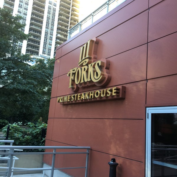 Foto scattata a III Forks Prime Steakhouse da Rachel P. il 7/30/2017