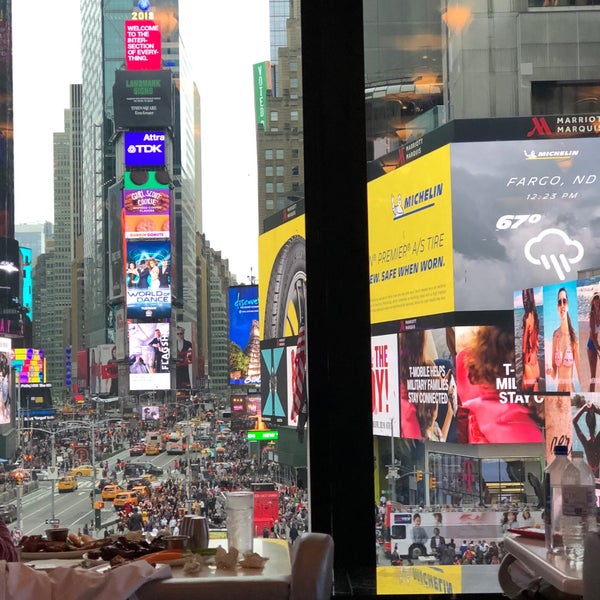 Photo taken at R Lounge at Two Times Square by Rachel P. on 5/27/2018
