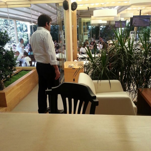 รูปภาพถ่ายที่ Mehmet Sait Restaurant โดย Murat Ö. เมื่อ 8/26/2013