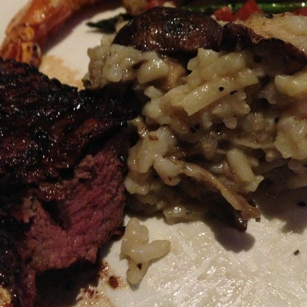 3/28/2013にWhiskey G.がJ. Gilbert&#39;s Wood-Fired Steaks &amp; Seafood St. Louisで撮った写真