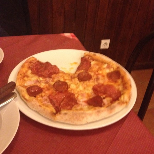 10/14/2013 tarihinde Дмитрий С.ziyaretçi tarafından Koti pizza'de çekilen fotoğraf