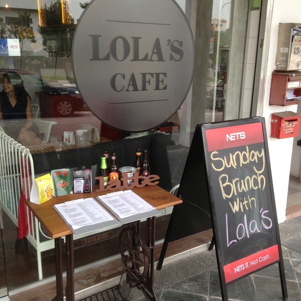 4/28/2013 tarihinde Kok Yew T.ziyaretçi tarafından Lola&#39;s Cafe'de çekilen fotoğraf