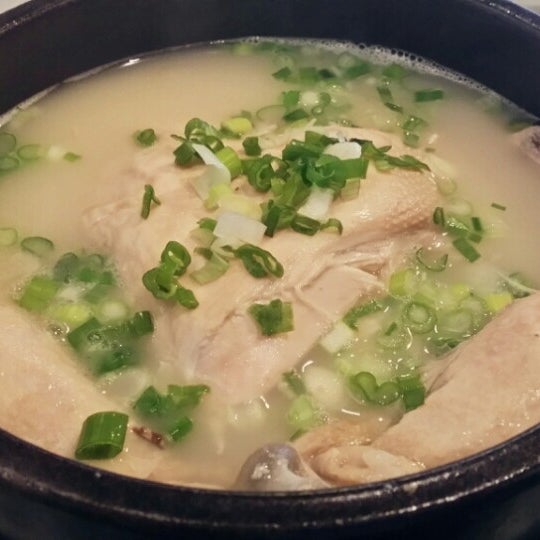 Das Foto wurde bei Ssyal Korean Restaurant and Ginseng House von Jihyun L. am 10/12/2013 aufgenommen
