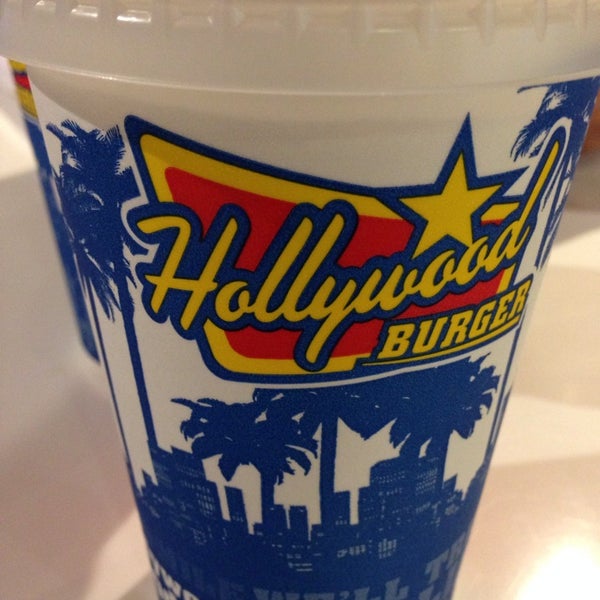 Foto diambil di Hollywood Burger هوليوود برجر oleh Abdulla B. pada 11/19/2013