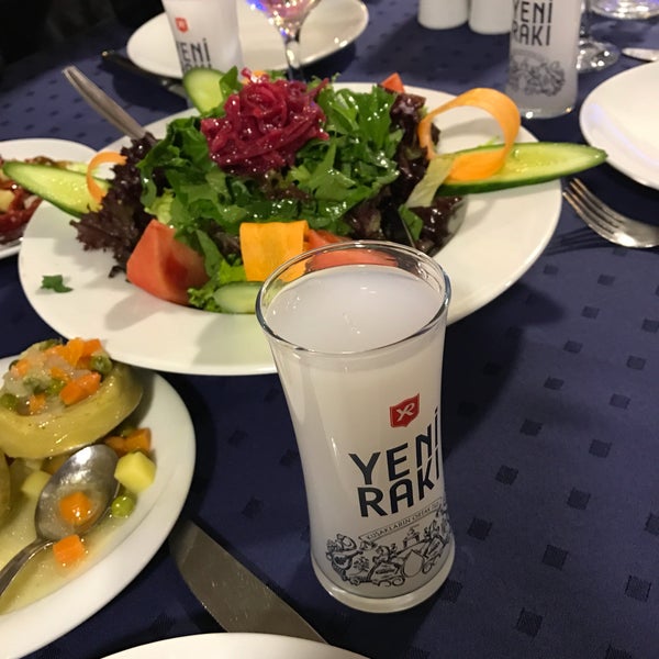 Das Foto wurde bei Boğaz Restaurant von Dursun G. am 4/8/2017 aufgenommen