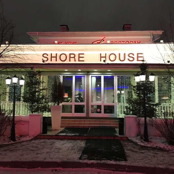 รูปภาพถ่ายที่ Shore House โดย Юрий К. เมื่อ 1/26/2020
