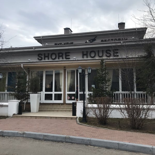 Foto tirada no(a) Shore House por Юрий К. em 4/5/2019